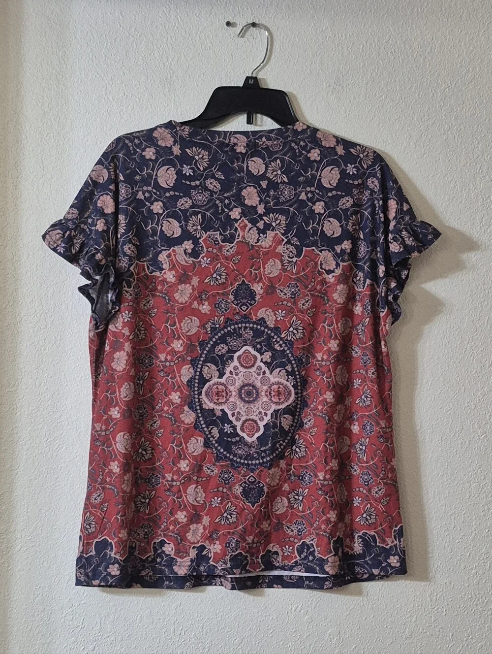 Short Sleeve Floral Medallion Tee in Red & Navy